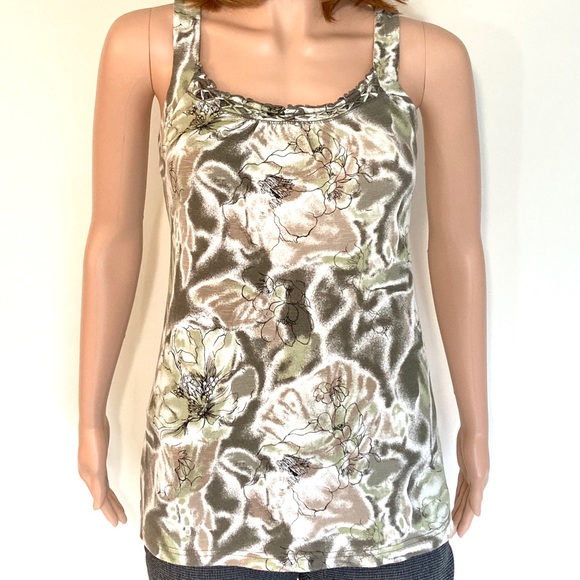 Reitmans Tops - ❌SOLD❌🎉HOST PICK🎉MED•REITMANS•FLORAL GREEN TANK•